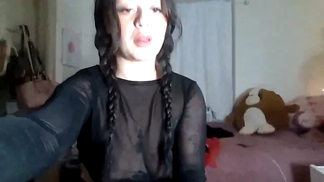Snapshot of mariaxlovee chatting on 05/19/26, 03:57 mariaxlovee online show from 05/19/26, 03:57