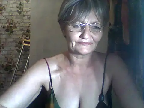 Snapshot of NikaGold455 chatting on 03/31/26, 10:21 NikaGold455 online show from 03/31/26, 10:21
