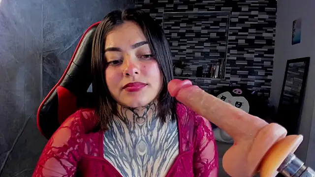 Snapshot of Sophiia_cherry chatting on 05/16/26, 07:56 Sophiia cherry online show from 05/16/26, 07:56