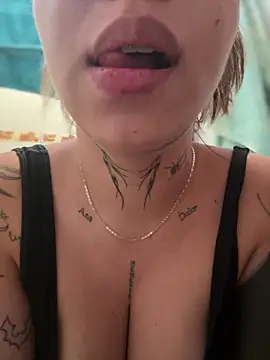 CarolQueen1  online show from 05/03/26, 12:44