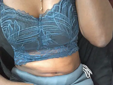 Couplehot00 online show from 06/16/26, 07:33