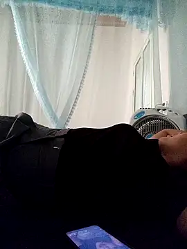 Snapshot of Sweet-cum425 chatting on 04/13/26, 04:29 Sweet-cum425 online show from 04/13/26, 04:29