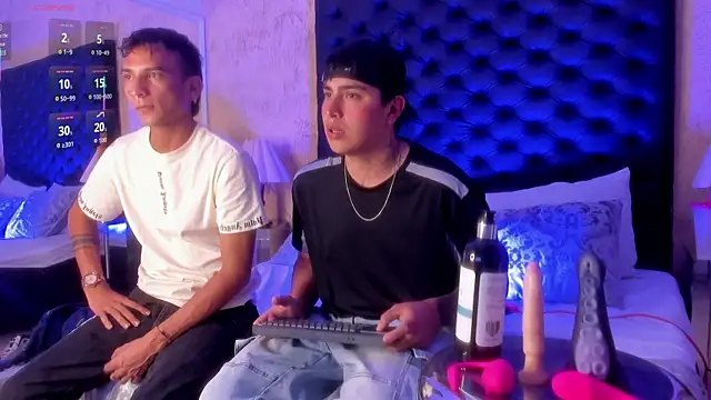 Snapshot of ThomasThundr chatting on 03/17/26, 08:23 ThomasThundr online show from 03/17/26, 08:23