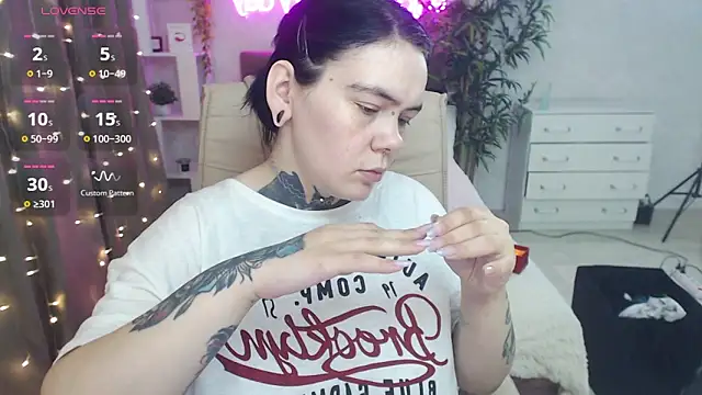 Snapshot of Qwerty_Anna_Lbo chatting on 03/16/26, 04:29 Qwerty Anna Lbo online show from 03/16/26, 04:29