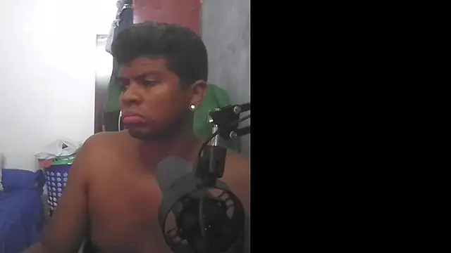 Snapshot of Axel_94 chatting on 04/04/26, 07:28 Axel 94 online show from 04/04/26, 07:28