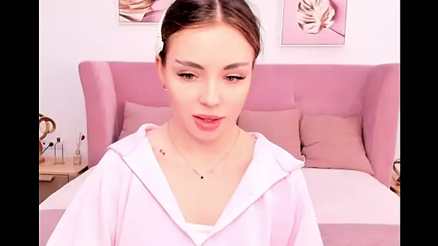 MyEvelin online show from 05/05/26, 03:36
