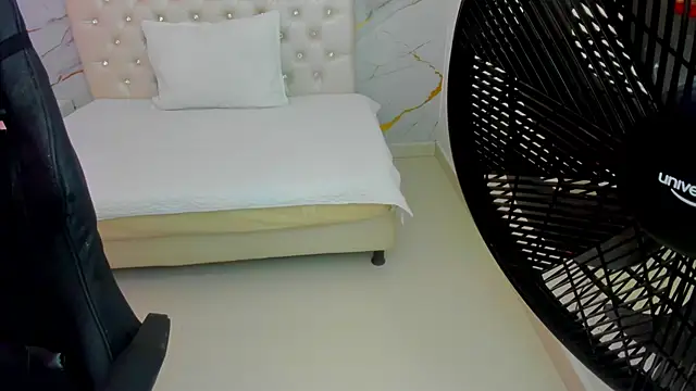 Snapshot of Sofia_echeverri chatting on 04/18/26, 12:31 Sofia echeverri online show from 04/18/26, 12:31