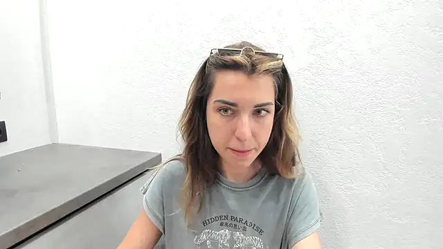 summmmersky1 online show from 05/08/26, 08:08