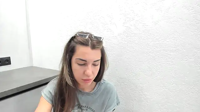 summmmersky1 online show from 05/26/26, 07:04
