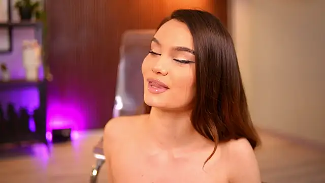 Lena Laurent online show from 05/11/26, 04:04