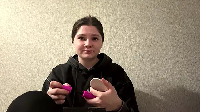 Snapshot of Emmiebutwihu chatting on 03/17/26, 08:23 Emmiebutwihu online show from 03/17/26, 08:23