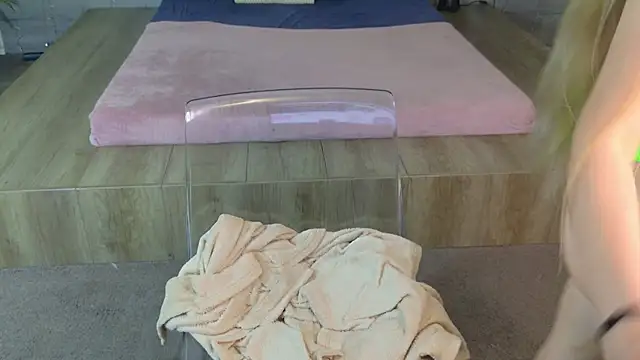 IceBlueBabe online show from 04/29/26, 07:53