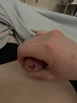 Snapshot of curvedlongdick chatting on 04/02/26, 01:31 curvedlongdick online show from 04/02/26, 01:31
