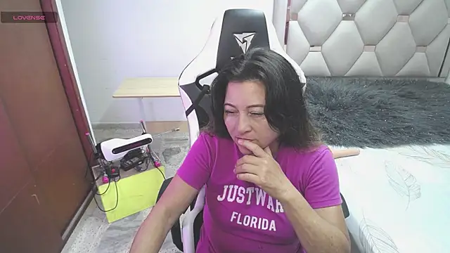 Danna wester  online show from 04/28/26, 10:59