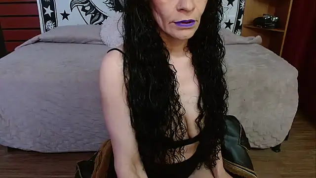 Snapshot of _Alexandra_Jones chatting on 07/04/26, 02:18 Alexandra Jones online show from 07/04/26, 02:18