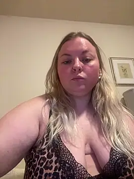 Snapshot of Jewelsbby93 chatting on 03/10/26, 06:51 Jewelsbby93 online show from 03/10/26, 06:51