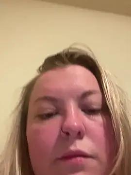 Snapshot of Jewelsbby93 chatting on 03/14/26, 08:53 Jewelsbby93 online show from 03/14/26, 08:53