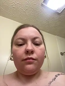 Snapshot of Jewelsbby93 chatting on 03/17/26, 03:44 Jewelsbby93 online show from 03/17/26, 03:44