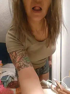 NicolePearl online show from 04/25/26, 08:06
