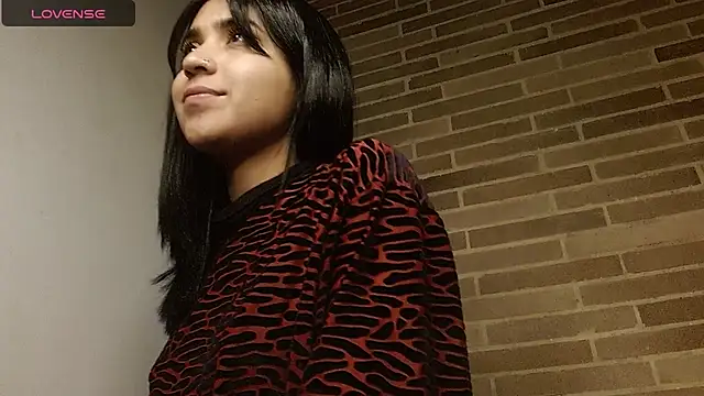 sweet-little online show from 05/06/26, 02:29