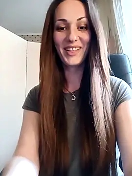 LunaCrystall online show from 05/04/26, 04:03