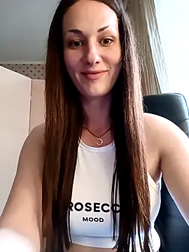 LunaCrystall online show from 05/08/26, 03:50