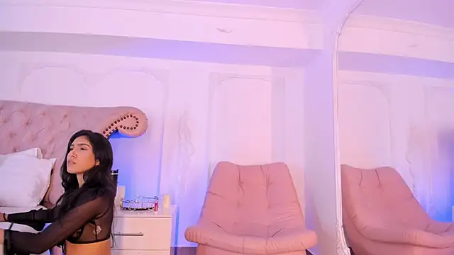 LucianaBlanco  online show from 05/10/26, 02:44