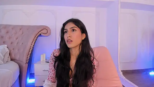 LucianaBlanco  online show from 06/15/26, 08:44