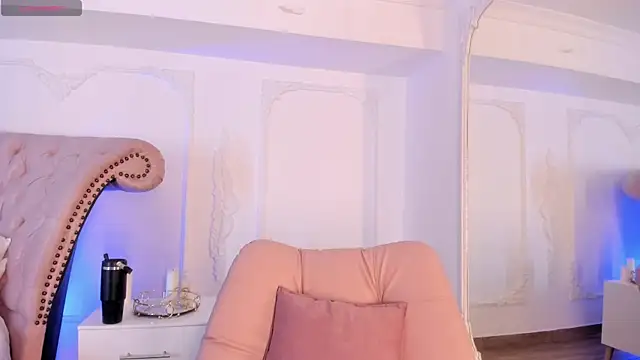 LucianaBlanco  online show from 06/18/26, 08:35