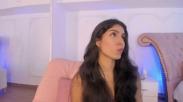 LucianaBlanco  online show from 06/25/26, 08:35