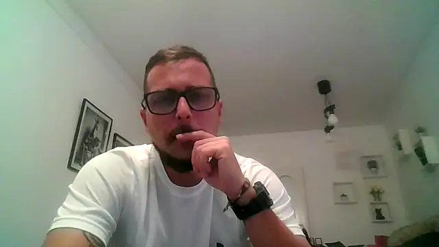 Snapshot of yanick931 chatting on 03/10/26, 08:58 yanick931 online show from 03/10/26, 08:58