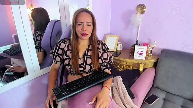 Helenn Moore online show from 06/19/26, 01:15