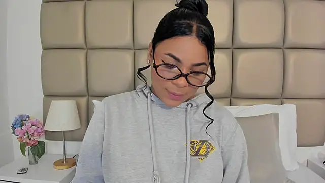 lilly williamss online show from 06/04/26, 03:56