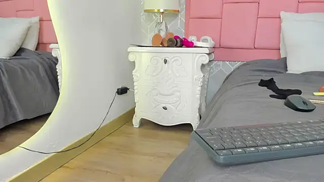 SelenaMiel online show from 06/07/26, 03:43