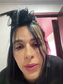 Snapshot of leila_moretti chatting on 03/27/26, 05:23 leila moretti online show from 03/27/26, 05:23