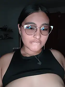 Snapshot of LaylaZurek_ chatting on 06/24/26, 01:48 LaylaZurek online show from 06/24/26, 01:48