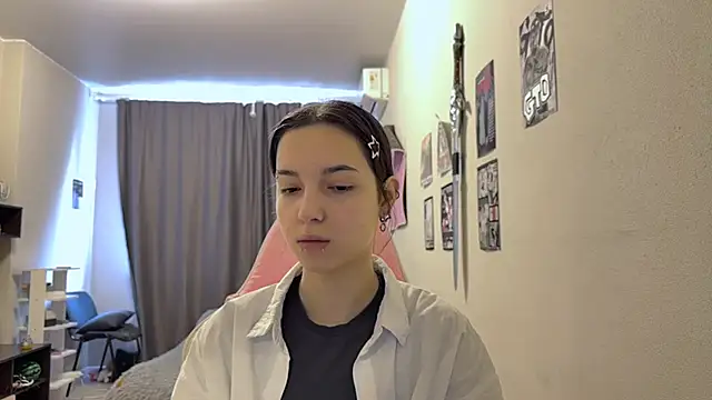 Snapshot of KateMiragee chatting on 05/18/26, 09:37 KateMiragee online show from 05/18/26, 09:37