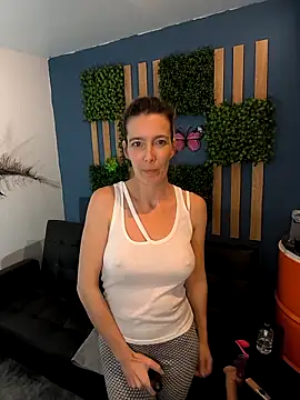 Snapshot of EvaliXiouss chatting on 03/16/26, 08:29 EvaliXiouss online show from 03/16/26, 08:29