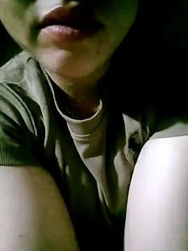 Snapshot of hasaki001 chatting on 03/15/26, 09:32 hasaki001 online show from 03/15/26, 09:32