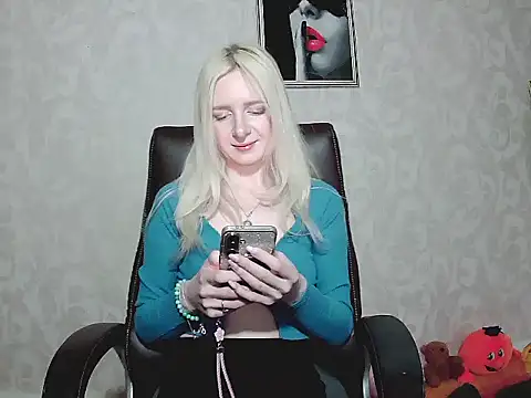 Snapshot of SilkMuseX chatting on 03/17/26, 09:34 SilkMuseX online show from 03/17/26, 09:34