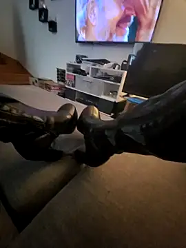 Snapshot of bootslove1 chatting on 04/03/26, 09:51 bootslove1 online show from 04/03/26, 09:51