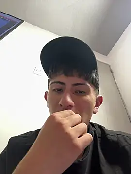 Snapshot of AndyJustgame_ chatting on 06/26/26, 10:14 AndyJustgame online show from 06/26/26, 10:14