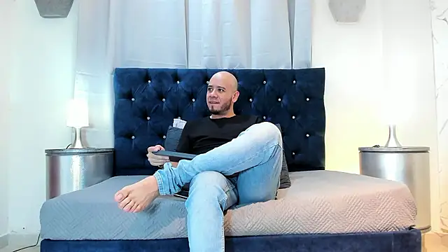 Snapshot of Meduleo_ chatting on 03/23/26, 03:05 Meduleo online show from 03/23/26, 03:05