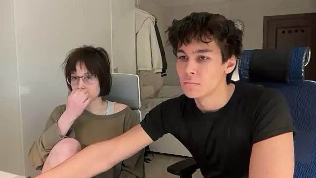 Snapshot of NanaVeel chatting on 03/30/26, 05:19 NanaVeel online show from 03/30/26, 05:19