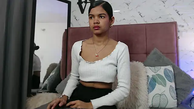 Daniela Lunax online show from 05/13/26, 12:24