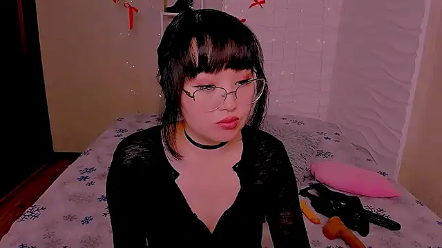 Akiko Yun online show from 06/17/26, 12:46