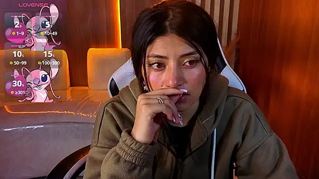 Lia queen tx online show from 04/17/26, 02:47