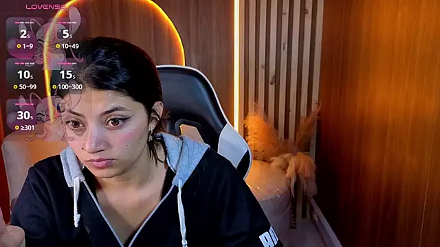 Lia queen tx online show from 05/14/26, 03:02