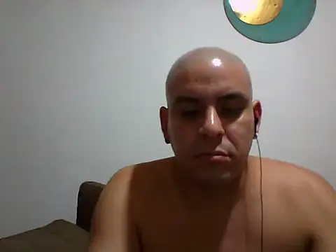 Snapshot of Matiasadventurexxx chatting on 03/18/26, 01:31 Matiasadventurexxx online show from 03/18/26, 01:31