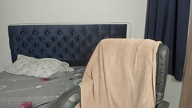 Josy 11 online show from 05/05/26, 03:58